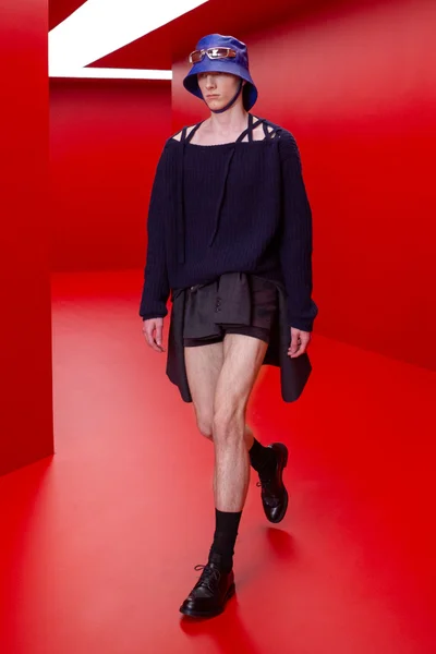 Look 15